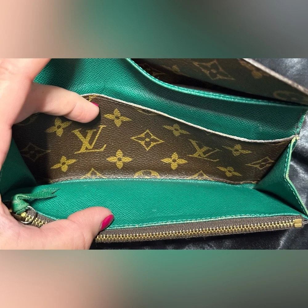 Louis Vuitton green Emilie wallet - Picture 12 of 16